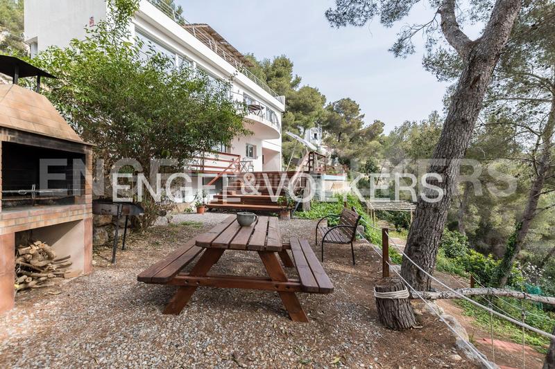 Foto 33e1f92f-8e6c-4629-8daf-f37ef93f0a10. Casa con riscaldamento parcheggio piscina in costa Cunit - els jardins - els rosers Cunit