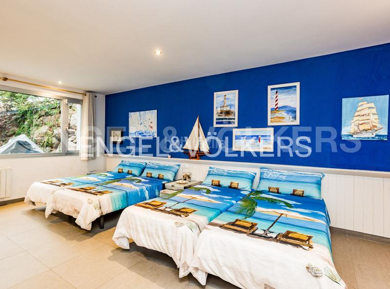 Foto 3ef31c20-6fd3-42b9-9c4b-eaa9986468ed. Casa con riscaldamento parcheggio piscina in costa Cunit - els jardins - els rosers Cunit