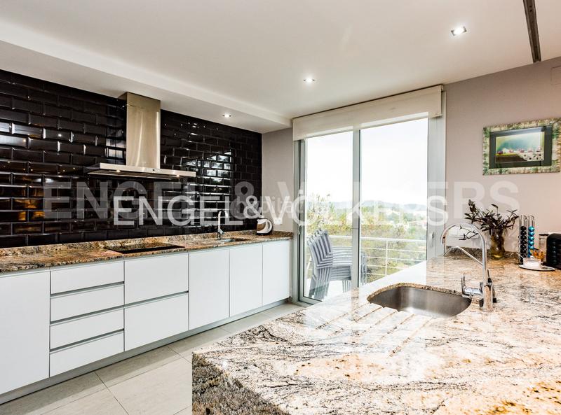 Foto 3f5e797b-4cd1-46be-8031-3c72b1f23dc5. Casa con riscaldamento parcheggio piscina in costa Cunit - els jardins - els rosers Cunit