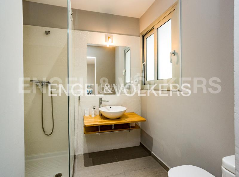 Foto 5047dddf-6d1a-4e88-a362-33618a066999. Casa con riscaldamento parcheggio piscina in costa Cunit - els jardins - els rosers Cunit