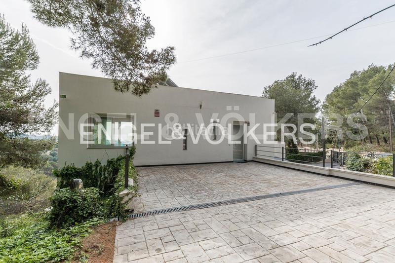 Foto 5524f146-2d2c-44cf-9c97-6a8c1c69792d. Casa con riscaldamento parcheggio piscina in costa Cunit - els jardins - els rosers Cunit