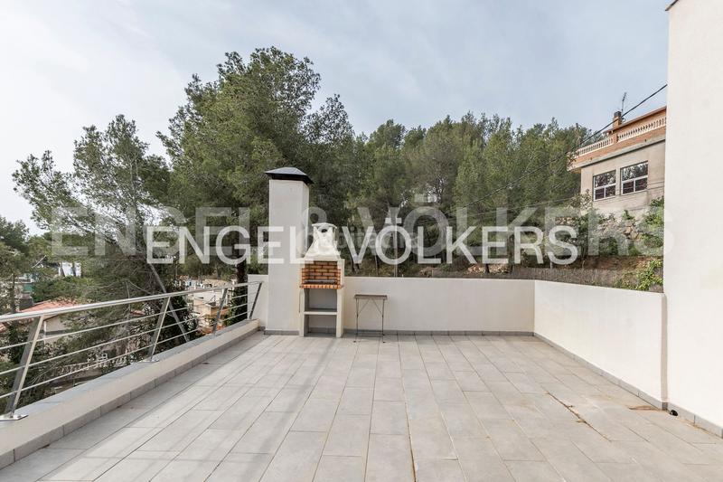 Foto 5c5989c2-59ee-4366-b7b8-edee2a470048. Casa con riscaldamento parcheggio piscina in costa Cunit - els jardins - els rosers Cunit