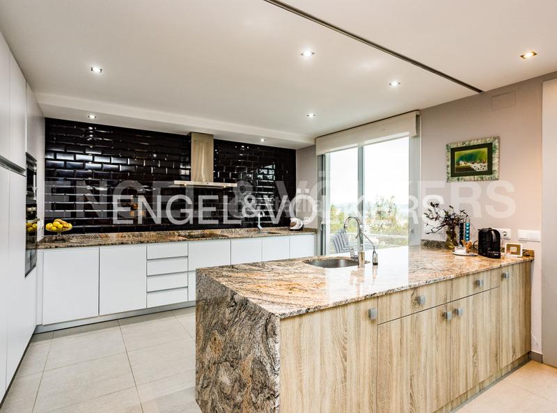 Foto 5e505ccc-6374-47ed-b462-d662ed1c119d. Casa con riscaldamento parcheggio piscina in costa Cunit - els jardins - els rosers Cunit