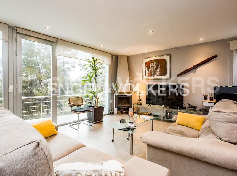 Foto 65c2469c-1841-4eea-a4b3-2bd586e7a6c0. Casa con riscaldamento parcheggio piscina in costa Cunit - els jardins - els rosers Cunit