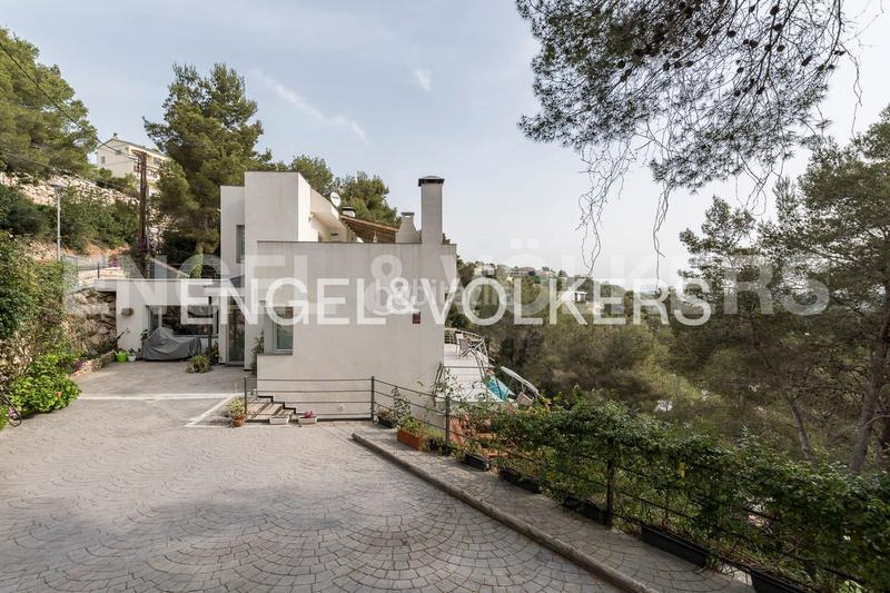 Foto 755e46eb-7783-42da-995e-6b3ede5ac3d6. Casa con riscaldamento parcheggio piscina in costa Cunit - els jardins - els rosers Cunit