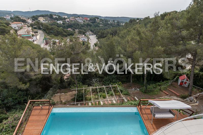 Foto 83315388-cf67-404f-831f-38a9097c3e60. Casa con riscaldamento parcheggio piscina in costa Cunit - els jardins - els rosers Cunit