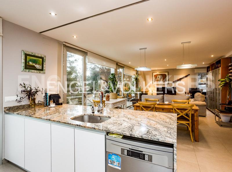 Foto 85ee4945-613a-4931-b4d0-6bae08cc3579. Casa con riscaldamento parcheggio piscina in costa Cunit - els jardins - els rosers Cunit