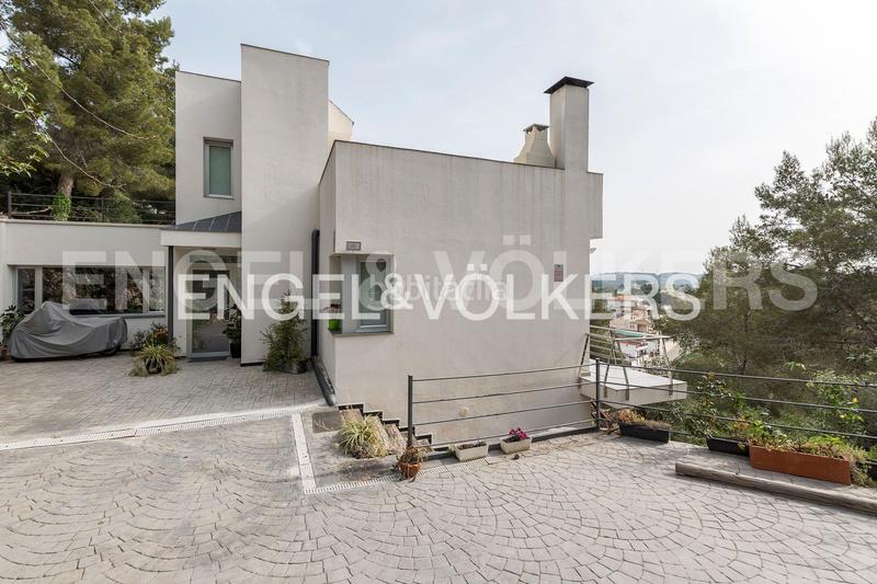 Foto 93fe064a-4256-4e71-811c-ee4f5952fc8e. Casa con riscaldamento parcheggio piscina in costa Cunit - els jardins - els rosers Cunit