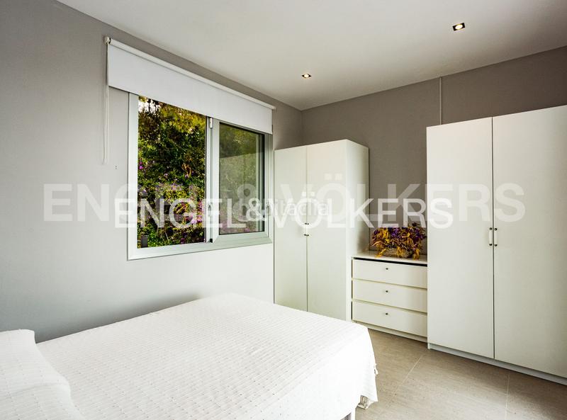 Foto 9eaa9939-fc2d-4fc5-b555-dddc8f11cf4f. Casa con riscaldamento parcheggio piscina in costa Cunit - els jardins - els rosers Cunit