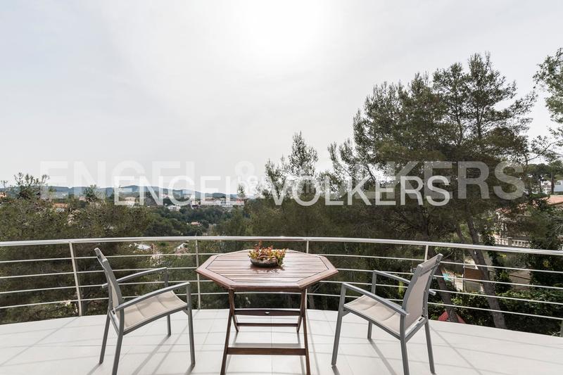 Foto a95dd826-cdc1-4105-bf19-a072032246d7. Casa con riscaldamento parcheggio piscina in costa Cunit - els jardins - els rosers Cunit