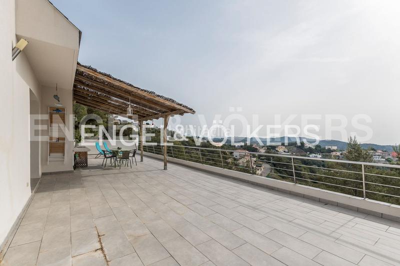 Foto bcc9e38f-fc91-4a87-9a05-4294cd65edbf. Casa con riscaldamento parcheggio piscina in costa Cunit - els jardins - els rosers Cunit