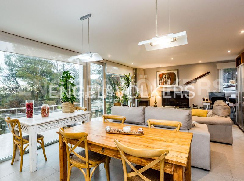 Foto c521060a-65e7-4e74-b977-f5ca910bd142. Casa con riscaldamento parcheggio piscina in costa Cunit - els jardins - els rosers Cunit