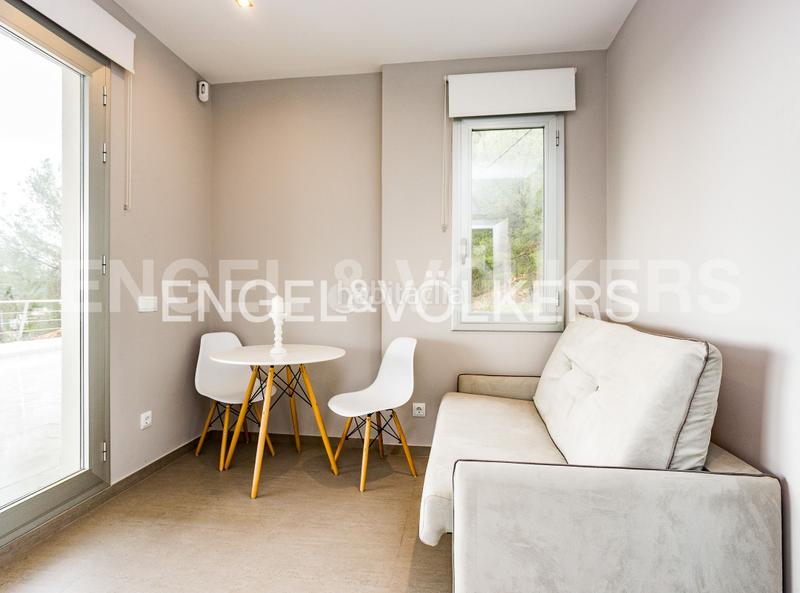 Foto e17a15dc-79fa-43ca-b6ff-b4ceb4012a3d. Casa con riscaldamento parcheggio piscina in costa Cunit - els jardins - els rosers Cunit