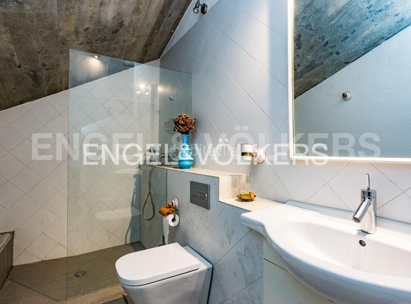 Foto f610e300-8e5c-459a-9b90-51d2b3c8a955. Casa con riscaldamento parcheggio piscina in costa Cunit - els jardins - els rosers Cunit