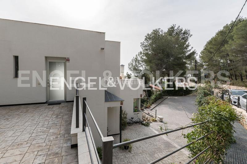 Foto f6e4c126-72c2-4ed0-8bfe-eb5407a335be. Casa con riscaldamento parcheggio piscina in costa Cunit - els jardins - els rosers Cunit