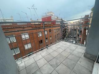 Piccolo appartamento in Sants-Badal. Encantador piso alto en sants nuevo a estrenar