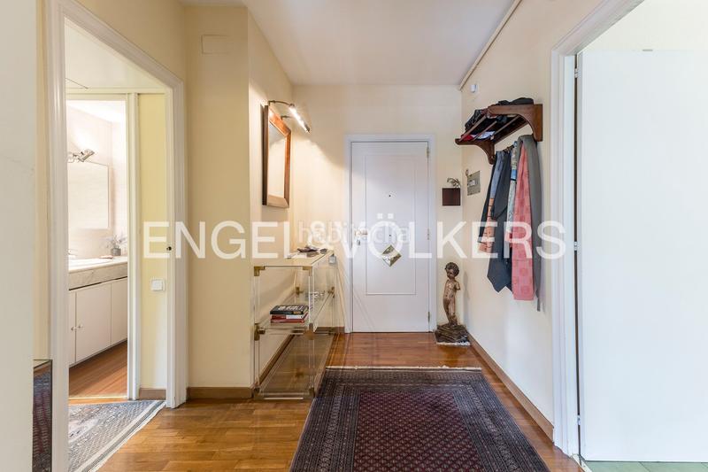 Foto 04171457-859a-4e43-a73c-3648eeca80a3. Apartament amb calefacció aparcament a Barri de les Corts Barcelona