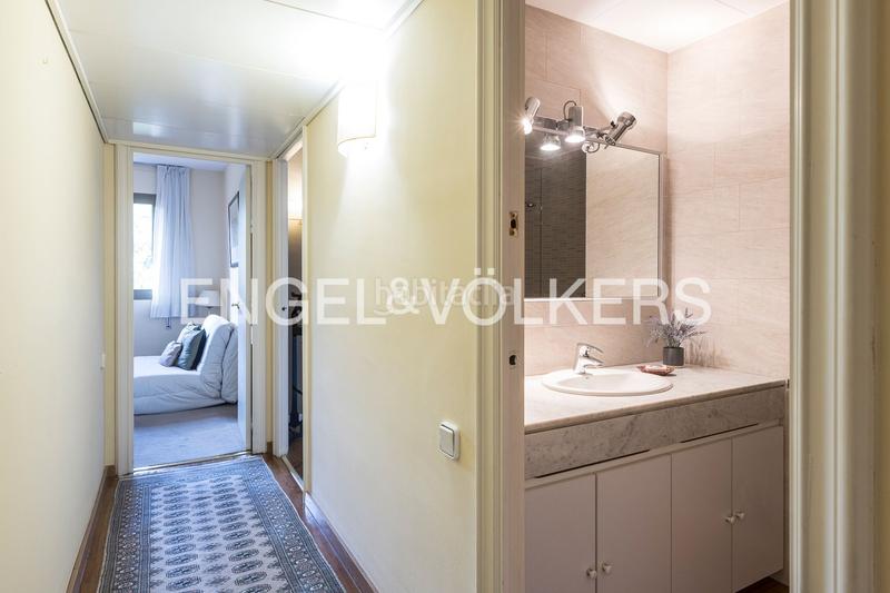 Foto 071be599-0c01-4b22-a8ed-240bd2255af4. Apartament amb calefacció aparcament a Barri de les Corts Barcelona