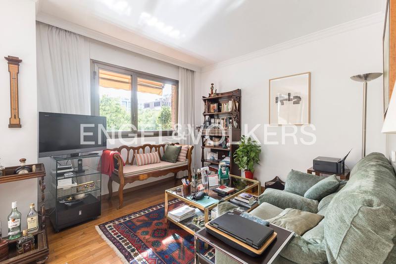 Foto 0a2eadb2-894d-49d0-a781-29d917787f2b. Apartament amb calefacció aparcament a Barri de les Corts Barcelona