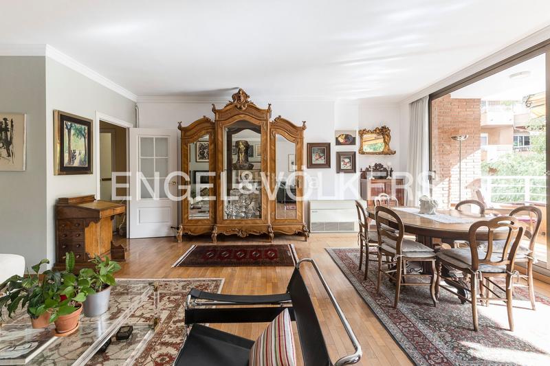 Foto 0f404cec-bb00-40bd-9b81-fd6b018891f4. Apartament amb calefacció aparcament a Barri de les Corts Barcelona