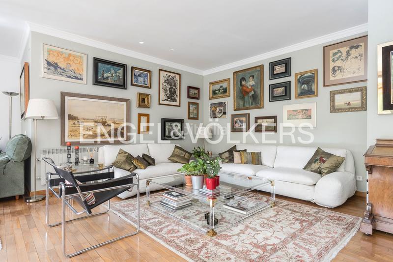 Foto 0f7d1a0c-a1bf-4e68-a236-fadff0c4d3c6. Apartament amb calefacció aparcament a Barri de les Corts Barcelona