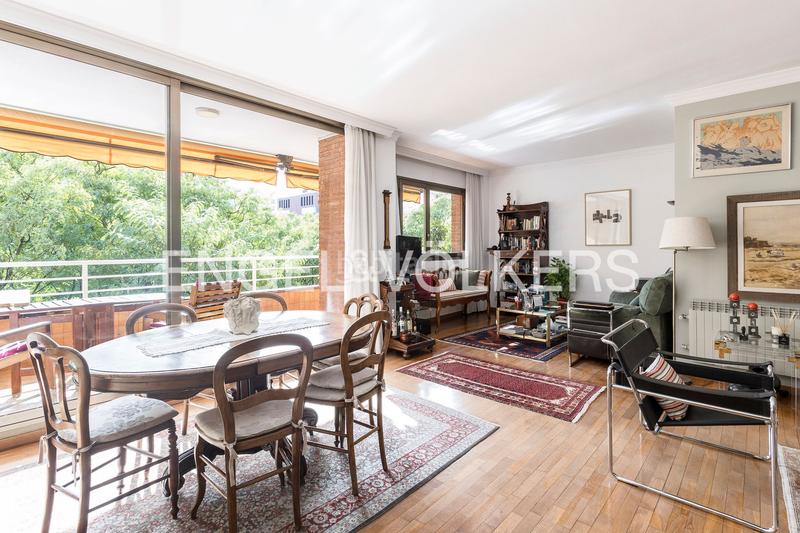 Foto 175f51ad-727b-4ed4-ad52-e1d383bfab5a. Apartament amb calefacció aparcament a Barri de les Corts Barcelona