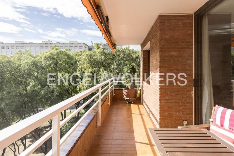 Foto 18638a14-d1b2-4fee-a9d3-0980b0d8ec49. Apartament amb calefacció aparcament a Barri de les Corts Barcelona