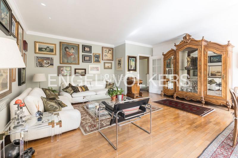 Foto 188ef824-db8f-4ef5-80ca-0219e10ddafe. Apartament amb calefacció aparcament a Barri de les Corts Barcelona