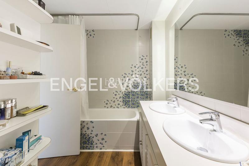 Foto 4534fd03-5801-4449-adbb-71bae637a50c. Apartament amb calefacció aparcament a Barri de les Corts Barcelona