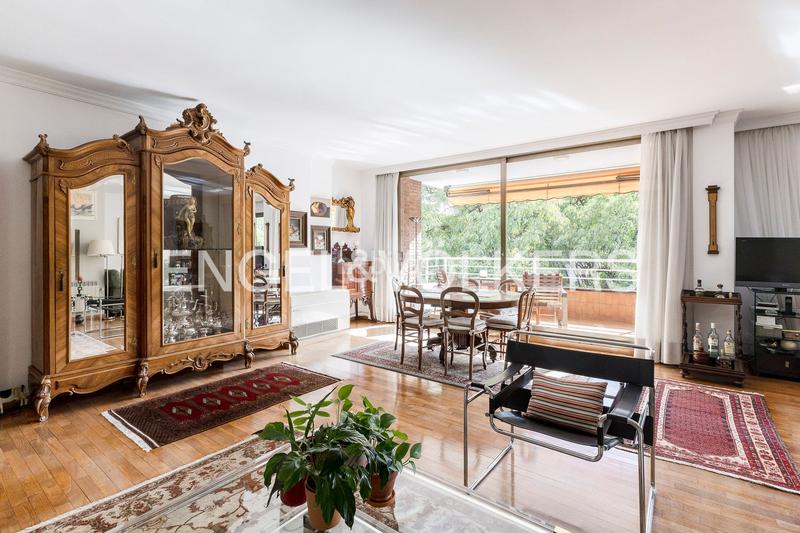 Foto 54c408b6-a434-4266-8f98-145f98450ca6. Apartament amb calefacció aparcament a Barri de les Corts Barcelona