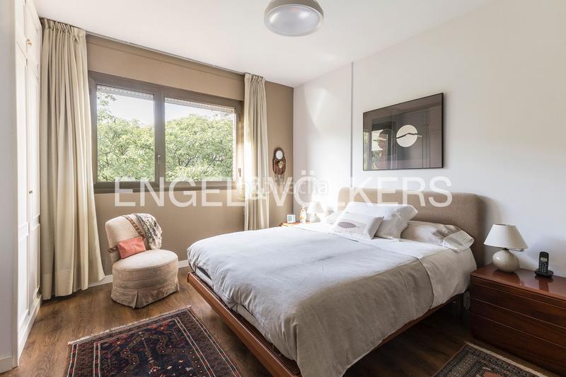 Foto 6492555e-d9fb-4f85-b7bb-96fb9ea7dbde. Apartament amb calefacció aparcament a Barri de les Corts Barcelona