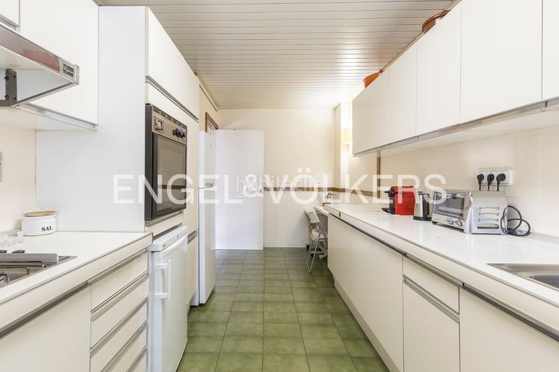 Foto 940031fa-2c05-46ee-951b-ff9f791c1f5c. Apartament amb calefacció aparcament a Barri de les Corts Barcelona