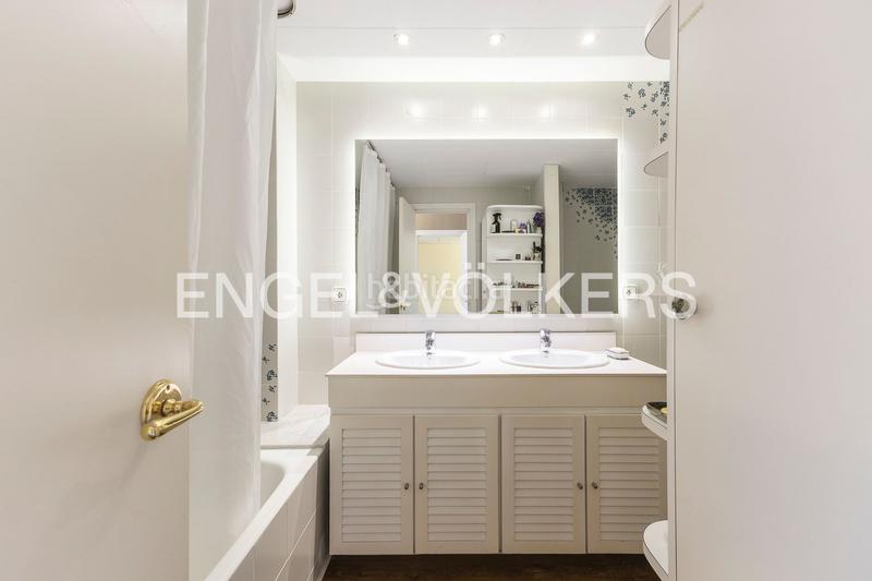 Foto a75c5a35-530e-4d03-a43e-2c8580bed4c5. Apartament amb calefacció aparcament a Barri de les Corts Barcelona