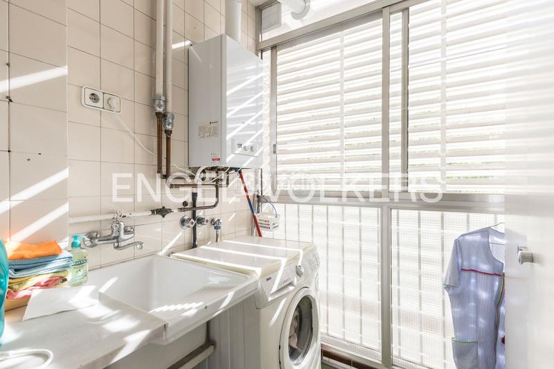 Foto bacb24f5-4435-4332-8a53-6fa7808cc795. Apartament amb calefacció aparcament a Barri de les Corts Barcelona