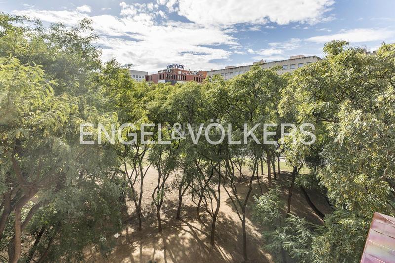 Foto ea5ec415-1dc7-45cb-a6a9-e3174674ff6b. Apartament amb calefacció aparcament a Barri de les Corts Barcelona