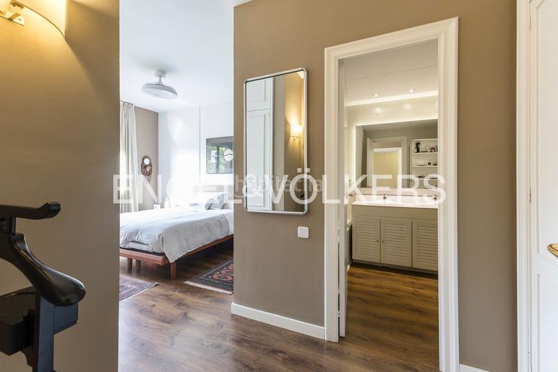 Foto f0e370df-494b-4fb0-b5e0-0d8b2f47b0bc. Apartament amb calefacció aparcament a Barri de les Corts Barcelona