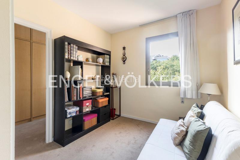 Foto f8aaf332-1e97-4e4d-b67c-9218addafbe5. Apartament amb calefacció aparcament a Barri de les Corts Barcelona