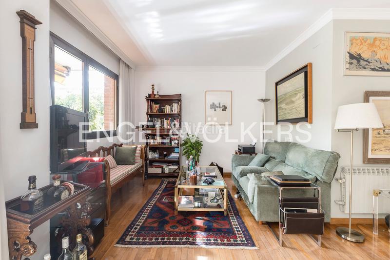 Foto ff01f4e6-e3ca-4a90-be04-6efca2d6537f. Apartament amb calefacció aparcament a Barri de les Corts Barcelona