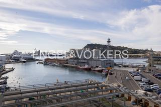 Appartement à Barceloneta. Vivienda exterior con mucha luz a dos pies del mar.