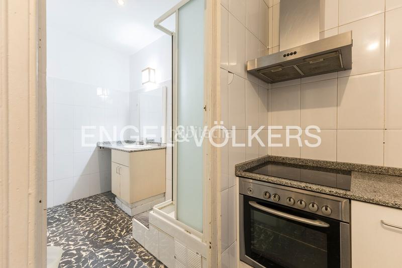 Foto f3e46f35-e073-4fe9-970d-4bd77930ec9a. Piccolo appartamento con riscaldamento in Gòtic Barcelona