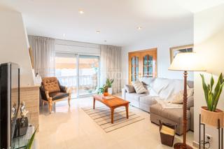 Casa in Zona Alta. Encantadora casa adosada en excelente estado en premià de dalt,