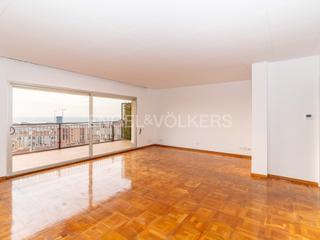 Location Appartement à Via Europa - Parc Central. Piso exclusivo con vistas al mar
