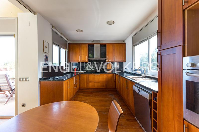 Foto 15dd7e1f-d41c-4fc2-a8f7-0df16e796480. Casa amb calefacció a Montmar Castelldefels