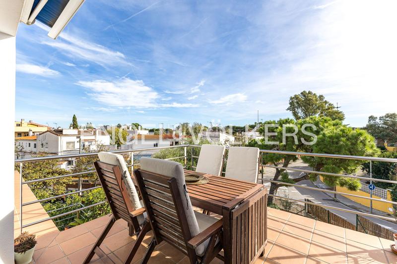 Foto 2be18e44-edbb-49a6-aee8-e4e3e2f5f838. Casa amb calefacció a Montmar Castelldefels