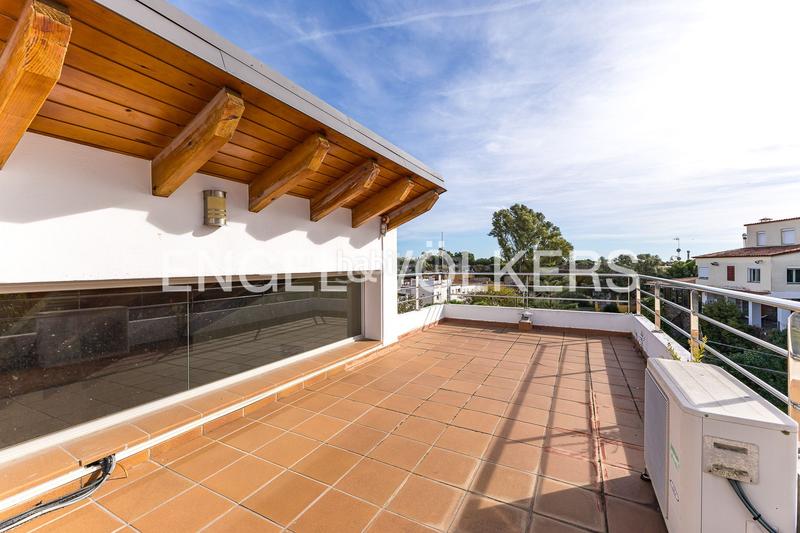 Foto 605b2a98-8197-4739-ac8d-318449095c09. Casa amb calefacció a Montmar Castelldefels