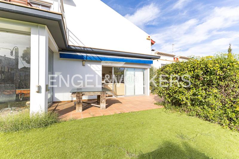 Foto 7b33376e-7433-40cf-807e-8d477fba720d. Casa amb calefacció a Montmar Castelldefels