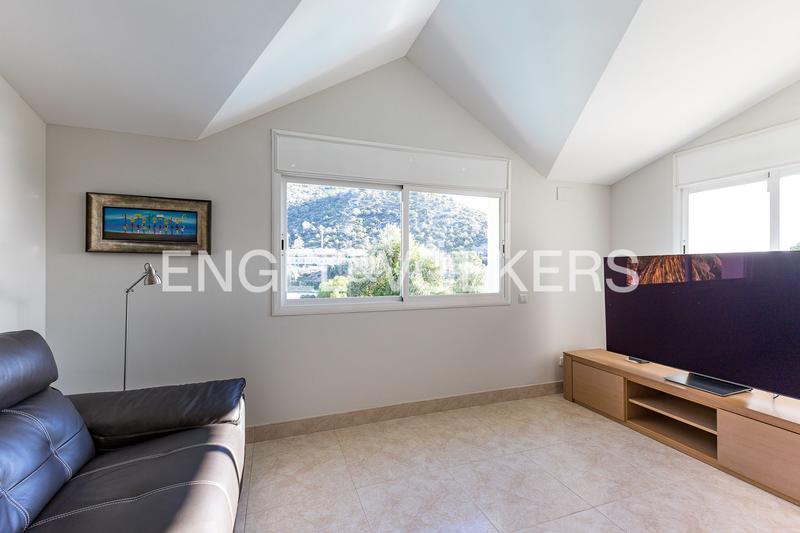 Foto 0403d8e9-42a0-4a21-afdf-966baf822227. Casa con riscaldamento parcheggio piscina in Centre Castelldefels