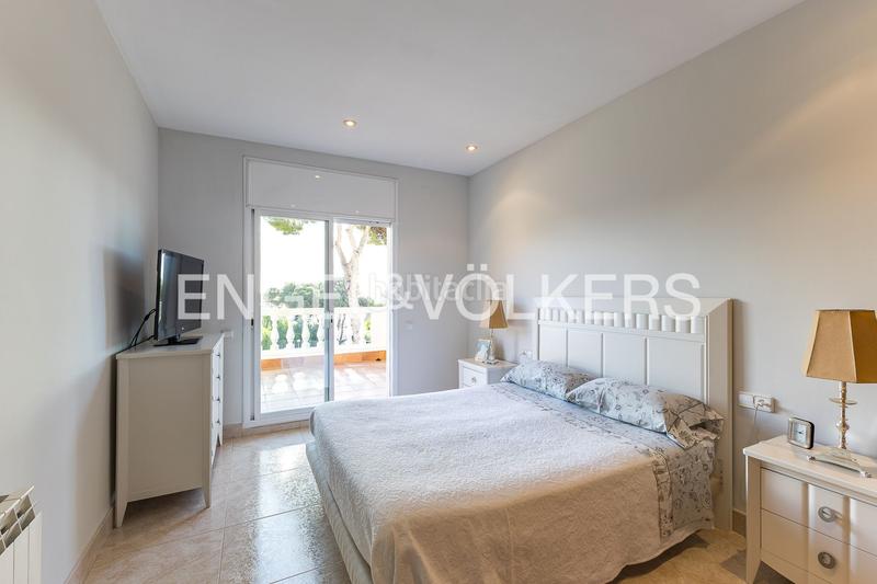 Foto 05a0cbdd-729a-4e99-8f25-3e5838748723. Casa con riscaldamento parcheggio piscina in Centre Castelldefels