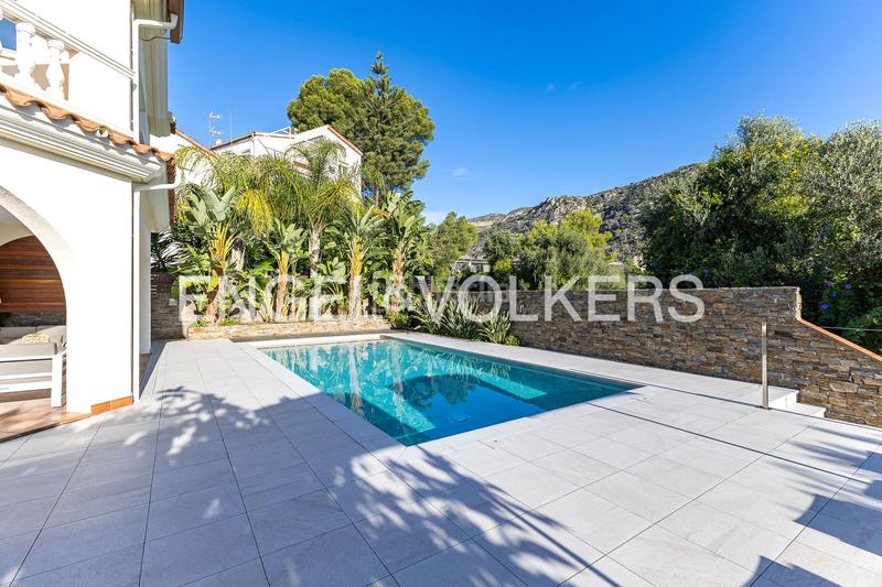 Foto 0a3f9786-8215-4d94-ab4d-e99dfbd7ea31. Casa con riscaldamento parcheggio piscina in Centre Castelldefels