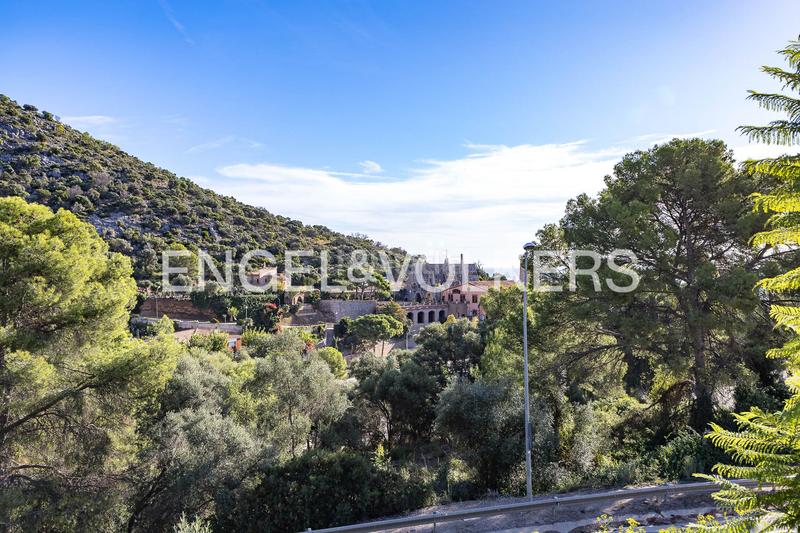 Foto 0b9b9dee-af02-4725-b7cb-6c93d7b915b4. Casa con riscaldamento parcheggio piscina in Centre Castelldefels